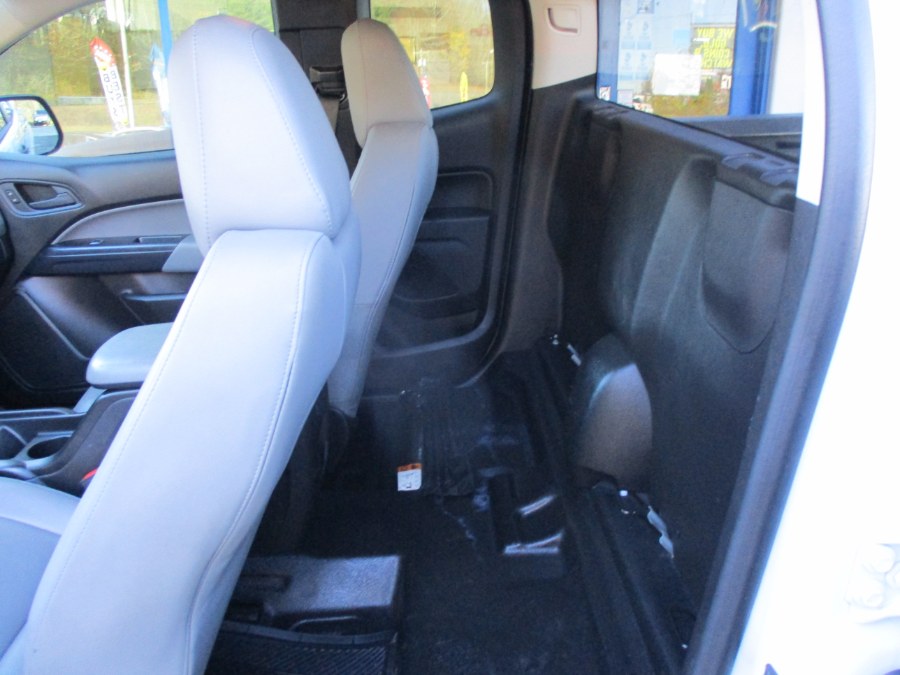 Used Chevrolet Colorado 2WD Ext Cab 128.3" Base 2016 | Cos Central Auto. Meriden, Connecticut Used Chevrolet Colorado 2WD Ext Cab 128.3" Base 2016 | Cos Central Auto. Meriden, Connecticut