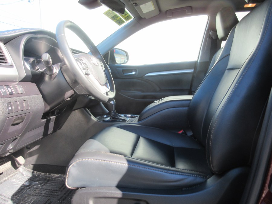 2019 Toyota Highlander XLE V6 FWD (Natl), available for sale in Linden, New Jersey | Route 27 Auto Mall. Linden, New Jersey 2019 Toyota Highlander XLE V6 FWD (Natl), available for sale in Linden, New Jersey | Route 27 Auto Mall. Linden, New Jersey