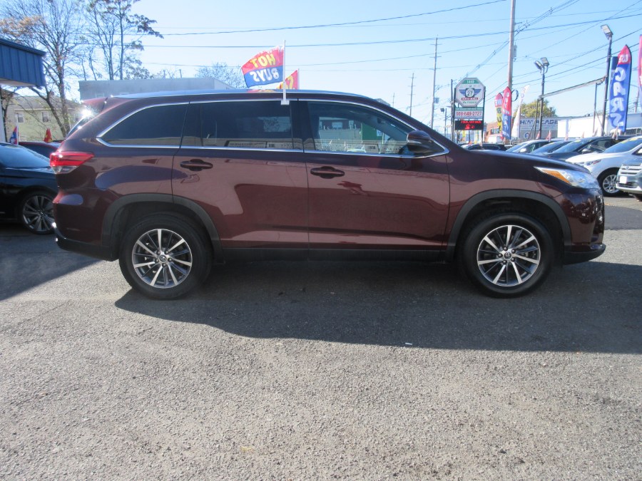 2019 Toyota Highlander XLE V6 FWD (Natl), available for sale in Linden, New Jersey | Route 27 Auto Mall. Linden, New Jersey 2019 Toyota Highlander XLE V6 FWD (Natl), available for sale in Linden, New Jersey | Route 27 Auto Mall. Linden, New Jersey