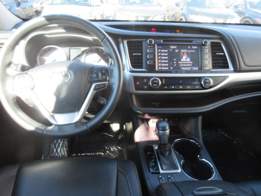 2019 Toyota Highlander XLE V6 FWD (Natl), available for sale in Linden, New Jersey | Route 27 Auto Mall. Linden, New Jersey 2019 Toyota Highlander XLE V6 FWD (Natl), available for sale in Linden, New Jersey | Route 27 Auto Mall. Linden, New Jersey