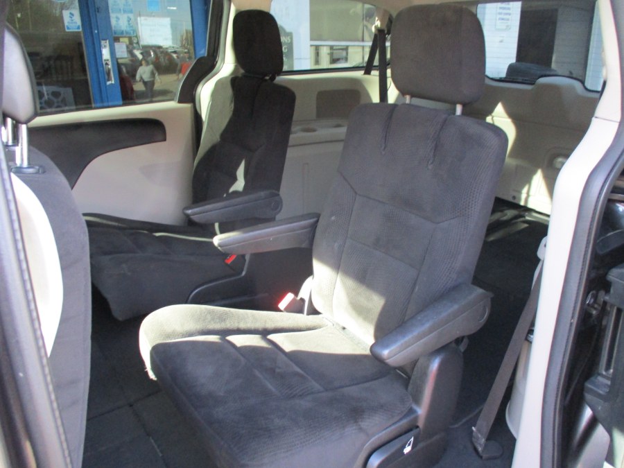 2016 Dodge Grand Caravan 4dr Wgn SXT, available for sale in Meriden, Connecticut | Cos Central Auto. Meriden, Connecticut 2016 Dodge Grand Caravan 4dr Wgn SXT, available for sale in Meriden, Connecticut | Cos Central Auto. Meriden, Connecticut