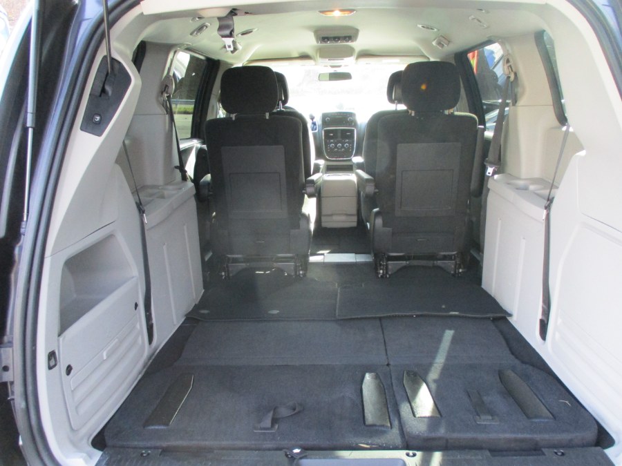 2016 Dodge Grand Caravan 4dr Wgn SXT, available for sale in Meriden, Connecticut | Cos Central Auto. Meriden, Connecticut 2016 Dodge Grand Caravan 4dr Wgn SXT, available for sale in Meriden, Connecticut | Cos Central Auto. Meriden, Connecticut