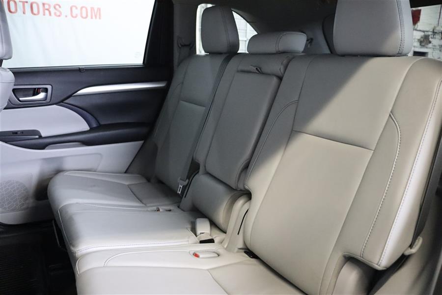 Used Toyota Highlander XLE 2018 | Fast Track Motors. Paterson, New Jersey Used Toyota Highlander XLE 2018 | Fast Track Motors. Paterson, New Jersey