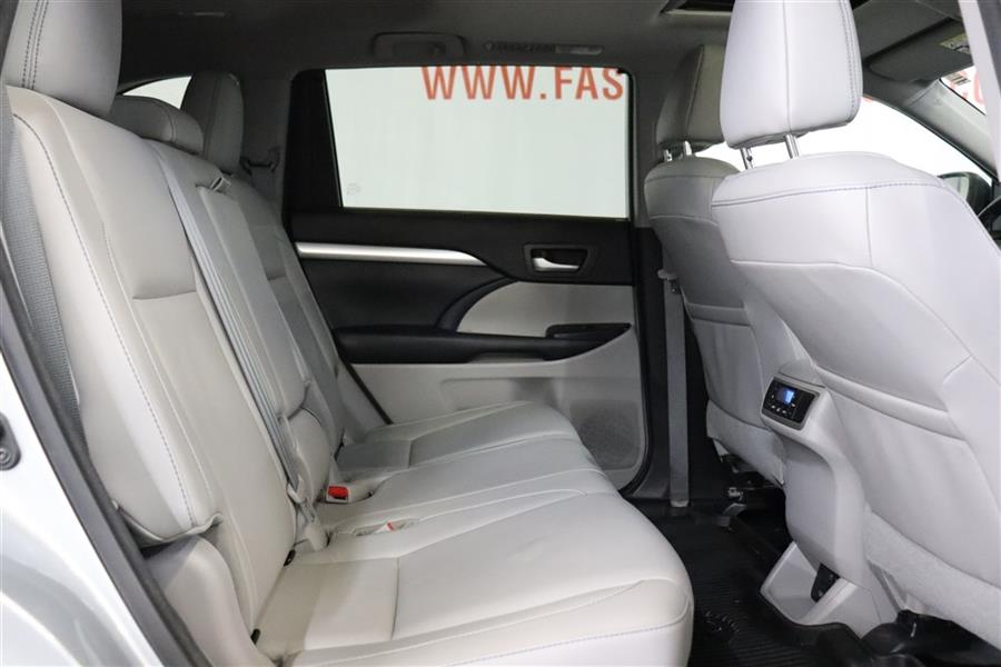 Used Toyota Highlander XLE 2018 | Fast Track Motors. Paterson, New Jersey Used Toyota Highlander XLE 2018 | Fast Track Motors. Paterson, New Jersey