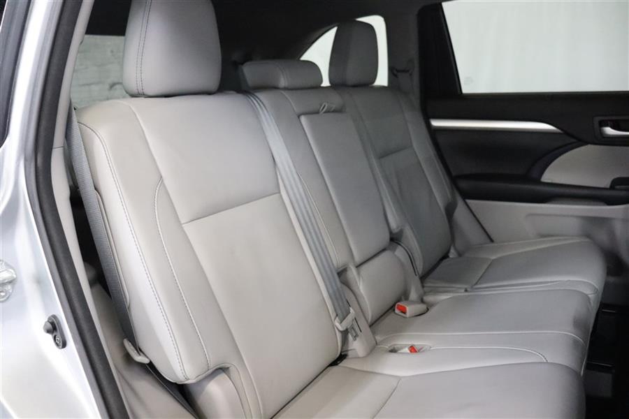 Used Toyota Highlander XLE 2018 | Fast Track Motors. Paterson, New Jersey Used Toyota Highlander XLE 2018 | Fast Track Motors. Paterson, New Jersey