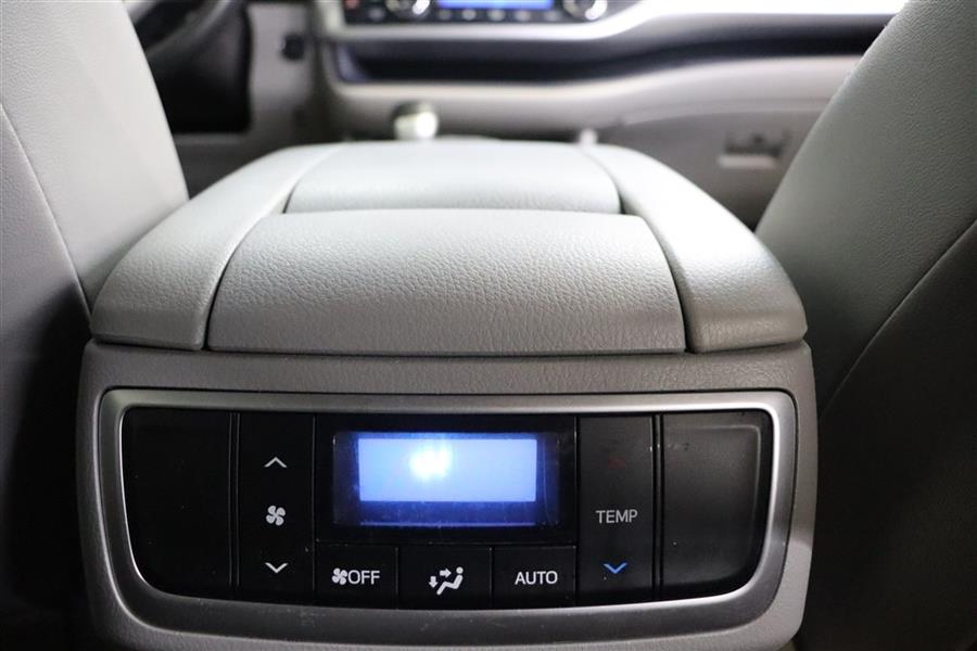 Used Toyota Highlander XLE 2018 | Fast Track Motors. Paterson, New Jersey Used Toyota Highlander XLE 2018 | Fast Track Motors. Paterson, New Jersey