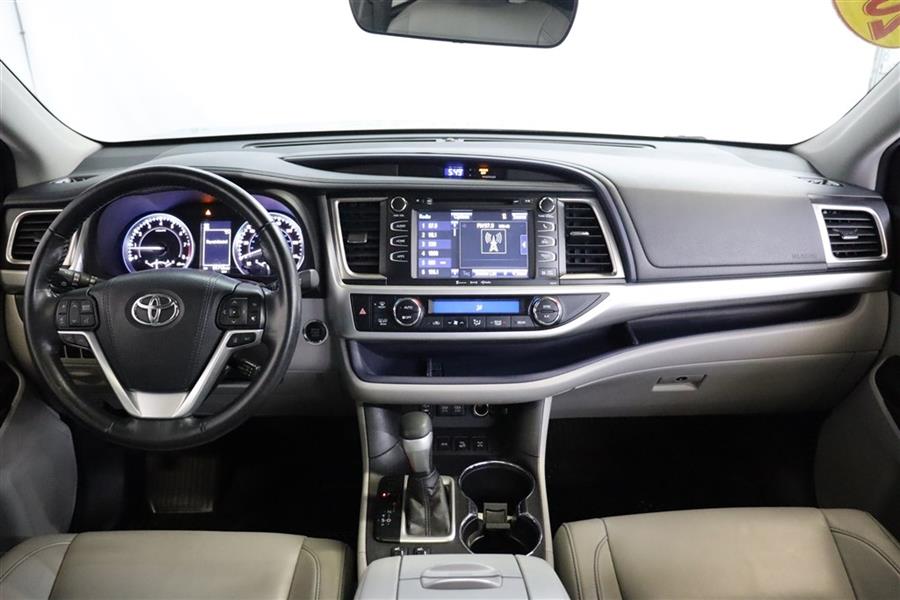 Used Toyota Highlander XLE 2018 | Fast Track Motors. Paterson, New Jersey Used Toyota Highlander XLE 2018 | Fast Track Motors. Paterson, New Jersey