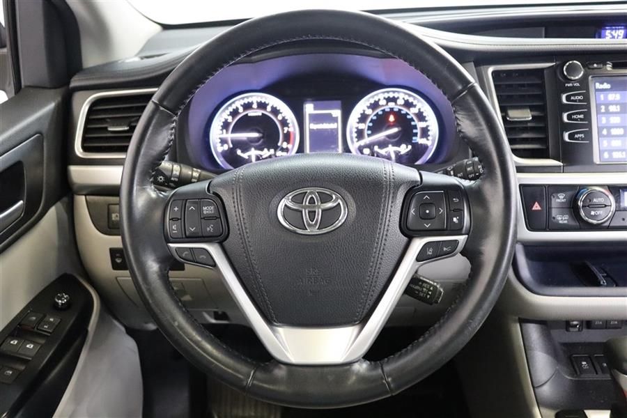 Used Toyota Highlander XLE 2018 | Fast Track Motors. Paterson, New Jersey Used Toyota Highlander XLE 2018 | Fast Track Motors. Paterson, New Jersey
