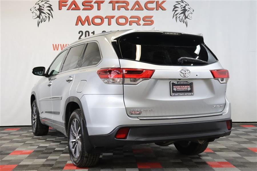 Used Toyota Highlander XLE 2018 | Fast Track Motors. Paterson, New Jersey Used Toyota Highlander XLE 2018 | Fast Track Motors. Paterson, New Jersey