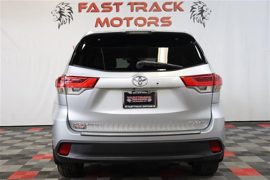 Used Toyota Highlander XLE 2018 | Fast Track Motors. Paterson, New Jersey Used Toyota Highlander XLE 2018 | Fast Track Motors. Paterson, New Jersey