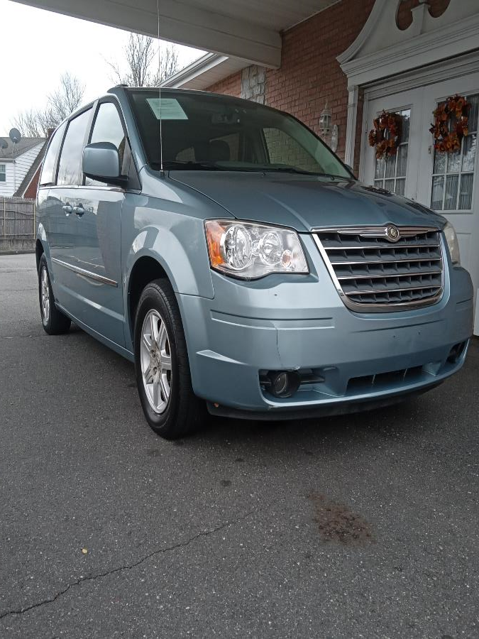 2009 Chrysler Town & Country 4dr Wgn Touring, available for sale in New Britain, Connecticut | Supreme Automotive. New Britain, Connecticut