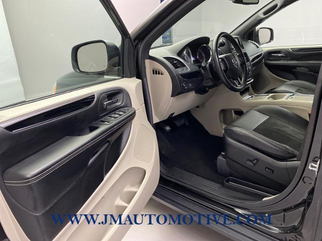 Used Dodge Grand Caravan SXT Wagon 2019 | J&M Automotive Sls&Svc LLC. Naugatuck, Connecticut Used Dodge Grand Caravan SXT Wagon 2019 | J&M Automotive Sls&Svc LLC. Naugatuck, Connecticut