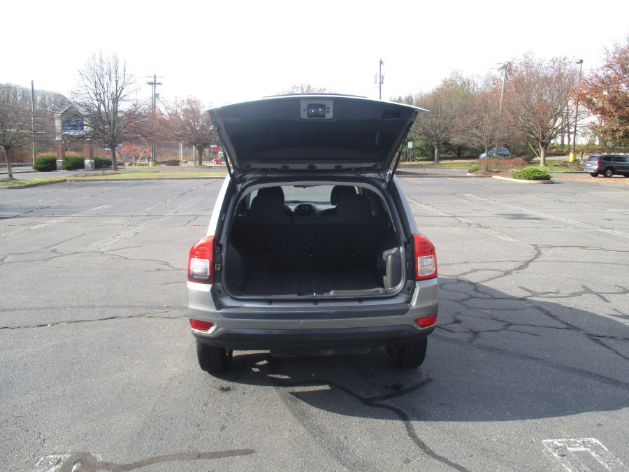 Used Jeep Compass 4WD 4dr Latitude 2013 | Universal Motors LLC. New Britain, Connecticut Used Jeep Compass 4WD 4dr Latitude 2013 | Universal Motors LLC. New Britain, Connecticut