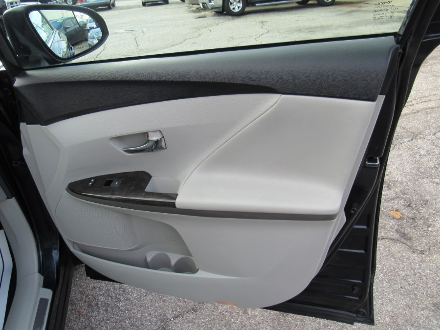 2013 Toyota Venza LE, available for sale in Worcester, Massachusetts | Hilario's Auto Sales Inc.. Worcester, Massachusetts 2013 Toyota Venza LE, available for sale in Worcester, Massachusetts | Hilario's Auto Sales Inc.. Worcester, Massachusetts