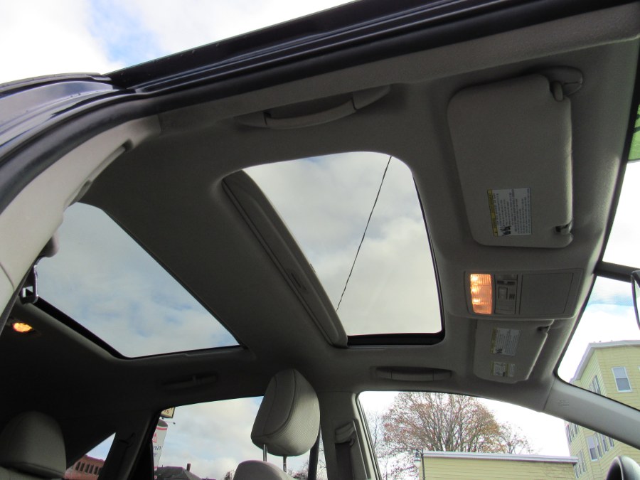 2013 Toyota Venza LE, available for sale in Worcester, Massachusetts | Hilario's Auto Sales Inc.. Worcester, Massachusetts 2013 Toyota Venza LE, available for sale in Worcester, Massachusetts | Hilario's Auto Sales Inc.. Worcester, Massachusetts