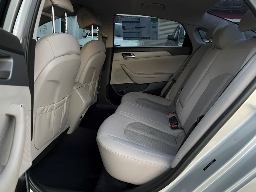 2017 Hyundai Sonata 2.4L, available for sale in Corona, California | Green Light Auto. Corona, California 2017 Hyundai Sonata 2.4L, available for sale in Corona, California | Green Light Auto. Corona, California