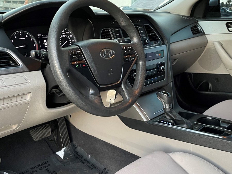 2017 Hyundai Sonata 2.4L, available for sale in Corona, California | Green Light Auto. Corona, California 2017 Hyundai Sonata 2.4L, available for sale in Corona, California | Green Light Auto. Corona, California