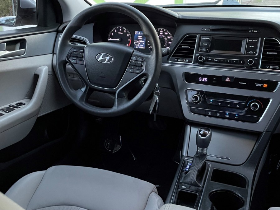 2017 Hyundai Sonata 2.4L, available for sale in Corona, California | Green Light Auto. Corona, California 2017 Hyundai Sonata 2.4L, available for sale in Corona, California | Green Light Auto. Corona, California