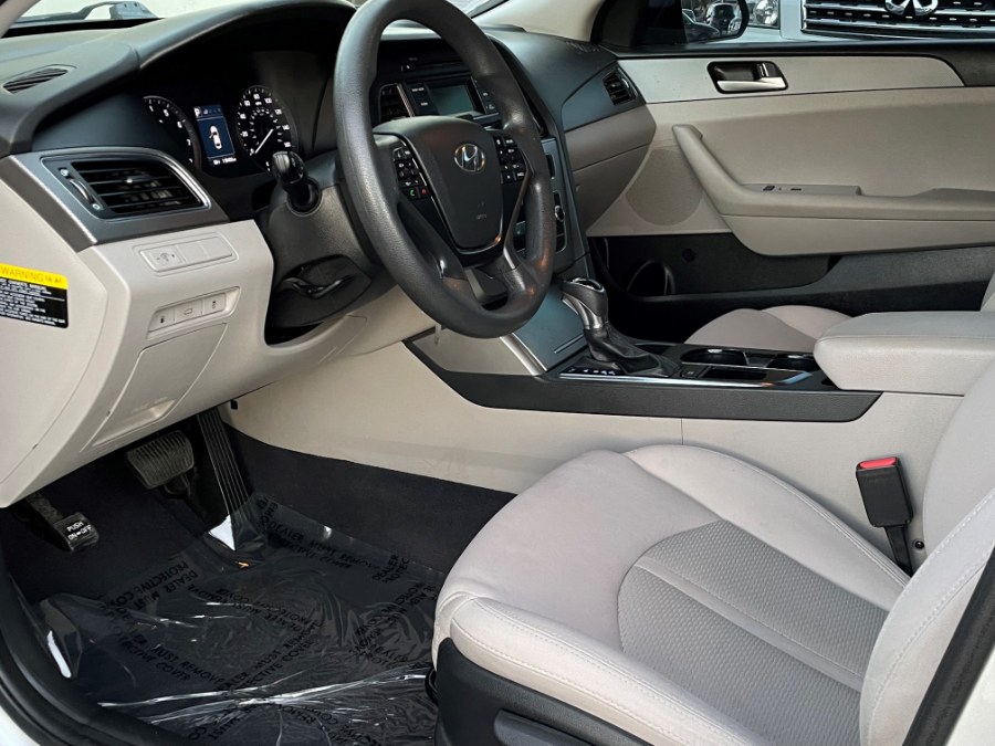 2017 Hyundai Sonata 2.4L, available for sale in Corona, California | Green Light Auto. Corona, California 2017 Hyundai Sonata 2.4L, available for sale in Corona, California | Green Light Auto. Corona, California