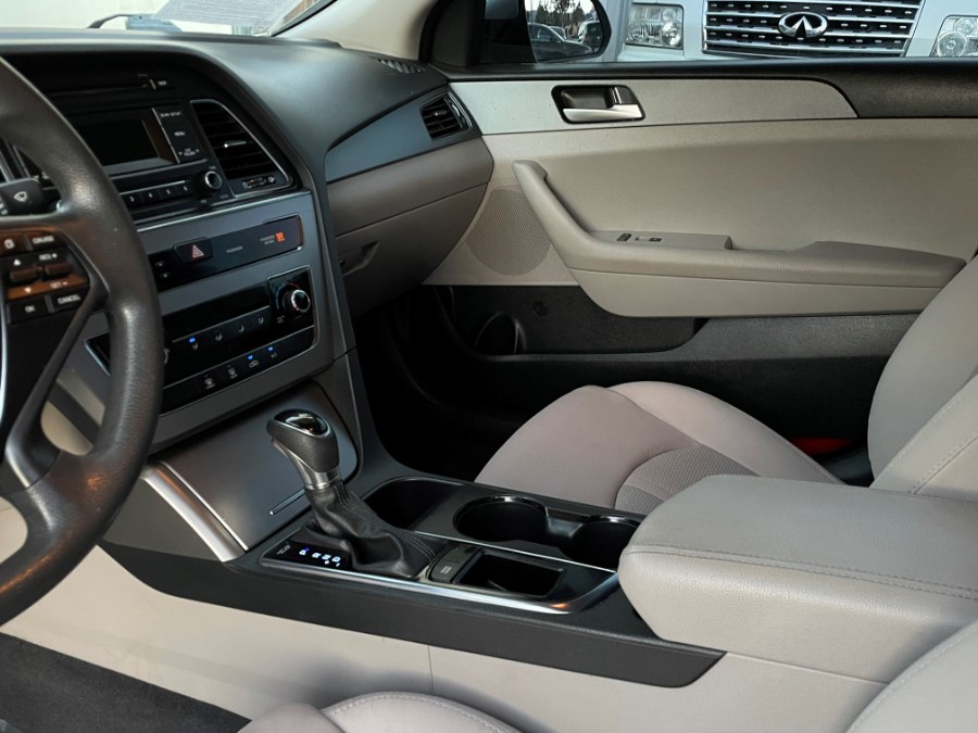 2017 Hyundai Sonata 2.4L, available for sale in Corona, California | Green Light Auto. Corona, California 2017 Hyundai Sonata 2.4L, available for sale in Corona, California | Green Light Auto. Corona, California