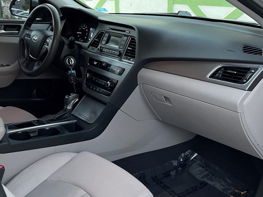 2017 Hyundai Sonata 2.4L, available for sale in Corona, California | Green Light Auto. Corona, California 2017 Hyundai Sonata 2.4L, available for sale in Corona, California | Green Light Auto. Corona, California