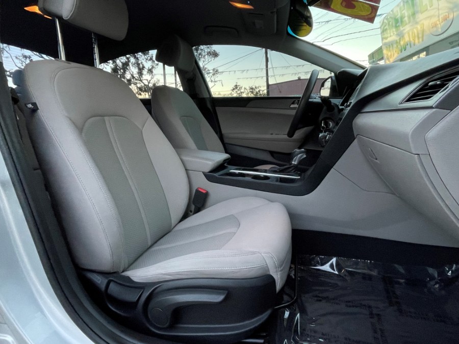 2017 Hyundai Sonata 2.4L, available for sale in Corona, California | Green Light Auto. Corona, California 2017 Hyundai Sonata 2.4L, available for sale in Corona, California | Green Light Auto. Corona, California