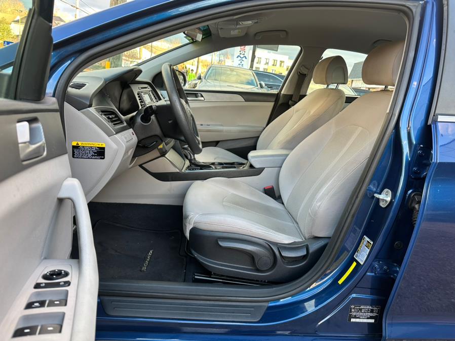 2015 Hyundai Sonata 4dr Sdn 2.4L SE, available for sale in Manchester, Connecticut | Carsonmain LLC. Manchester, Connecticut 2015 Hyundai Sonata 4dr Sdn 2.4L SE, available for sale in Manchester, Connecticut | Carsonmain LLC. Manchester, Connecticut