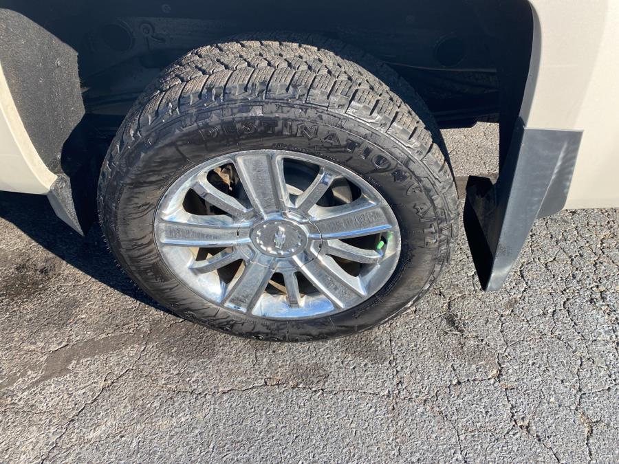 Used Chevrolet Silverado 1500 4WD Crew Cab 143.5" High Country 2014 | Newfield Auto Sales. Middletown, Connecticut Used Chevrolet Silverado 1500 4WD Crew Cab 143.5" High Country 2014 | Newfield Auto Sales. Middletown, Connecticut
