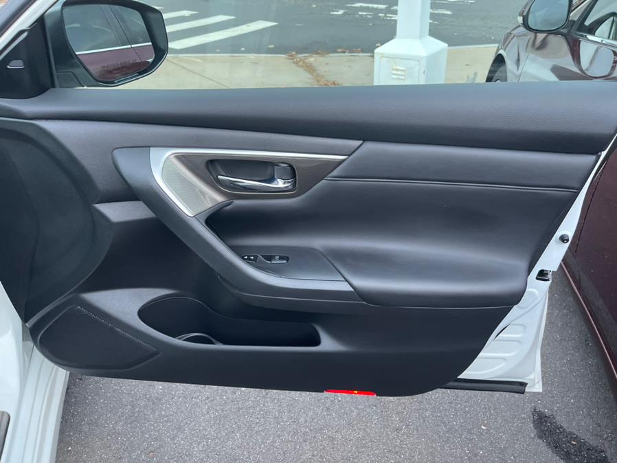 Used Nissan Altima 4dr Sdn I4 2.5 S 2014 | Central Auto Sales & Service. New Britain, Connecticut Used Nissan Altima 4dr Sdn I4 2.5 S 2014 | Central Auto Sales & Service. New Britain, Connecticut