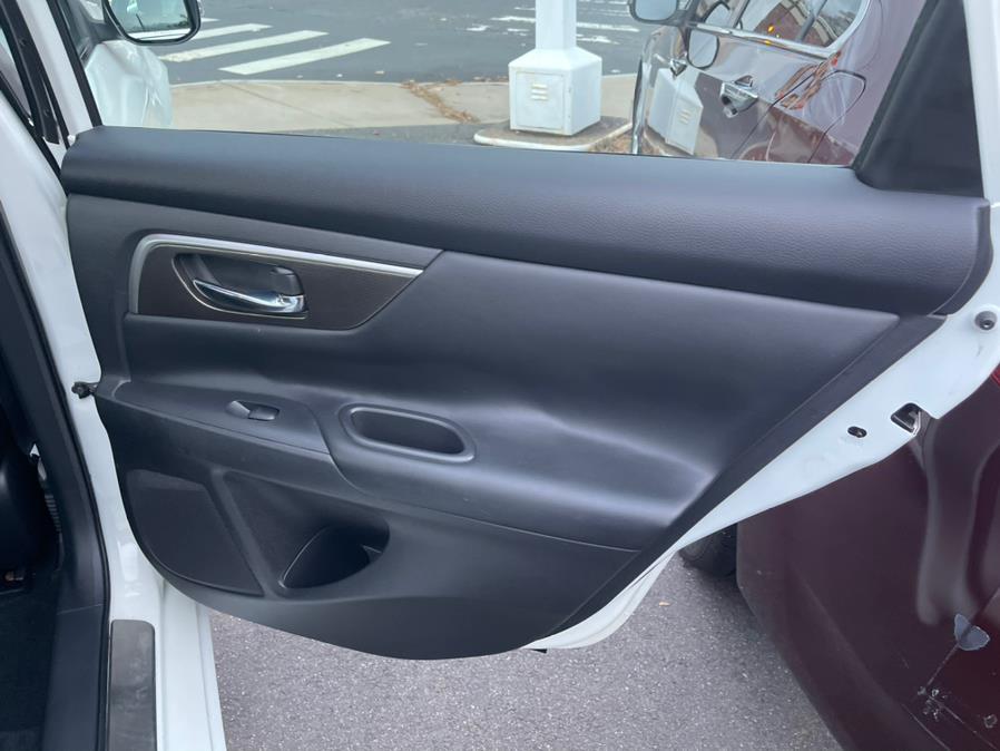 Used Nissan Altima 4dr Sdn I4 2.5 S 2014 | Central Auto Sales & Service. New Britain, Connecticut Used Nissan Altima 4dr Sdn I4 2.5 S 2014 | Central Auto Sales & Service. New Britain, Connecticut