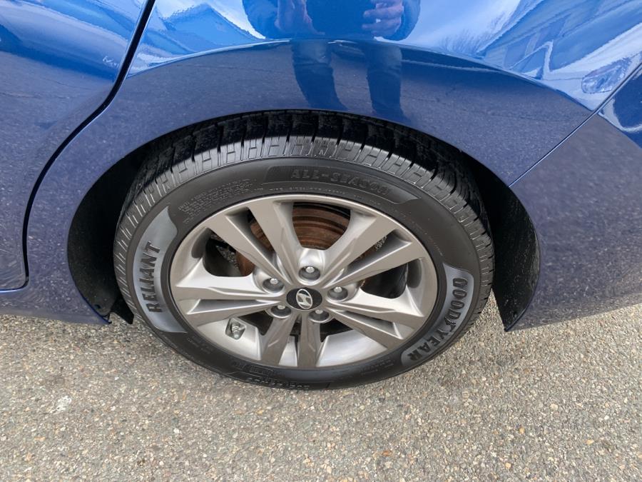 Used Hyundai Elantra Limited 2.0L Auto (Alabama) (Disc) *Ltd Avail* 2017 | Absolute Motors Inc. Springfield, Massachusetts Used Hyundai Elantra Limited 2.0L Auto (Alabama) (Disc) *Ltd Avail* 2017 | Absolute Motors Inc. Springfield, Massachusetts