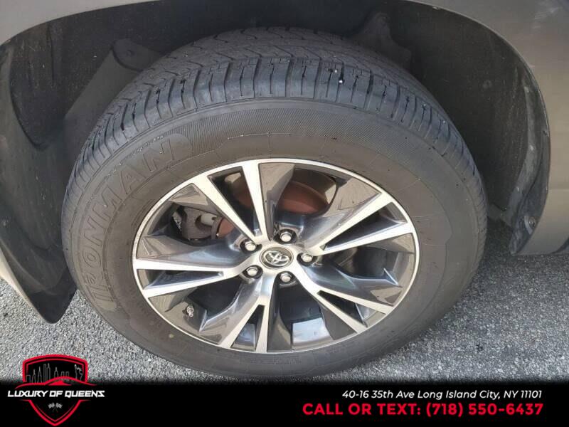 2017 Toyota Highlander LE Plus V6 AWD (Natl), available for sale in Long Island City, New York | Luxury Of Queens. Long Island City, New York 2017 Toyota Highlander LE Plus V6 AWD (Natl), available for sale in Long Island City, New York | Luxury Of Queens. Long Island City, New York
