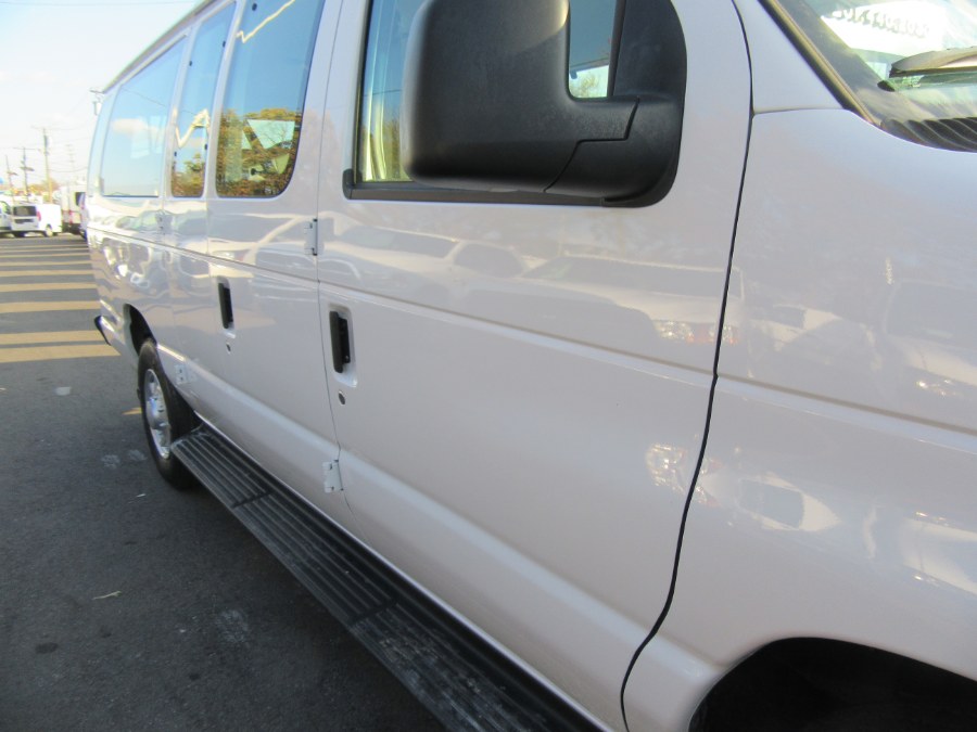 Used Ford Econoline Wagon E-350 Super Duty Ext XLT 2013 | Royalty Auto Sales. Little Ferry, New Jersey Used Ford Econoline Wagon E-350 Super Duty Ext XLT 2013 | Royalty Auto Sales. Little Ferry, New Jersey