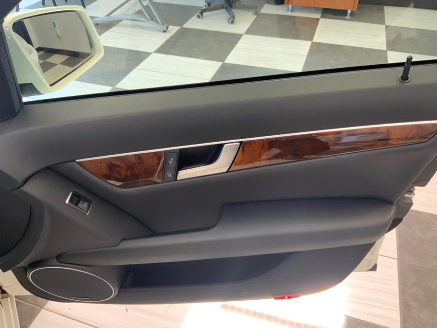 Used Mercedes-Benz C-Class 4dr Sdn C250 Luxury RWD 2012 | Franklin Motors Auto Sales LLC. Hartford, Connecticut Used Mercedes-Benz C-Class 4dr Sdn C250 Luxury RWD 2012 | Franklin Motors Auto Sales LLC. Hartford, Connecticut