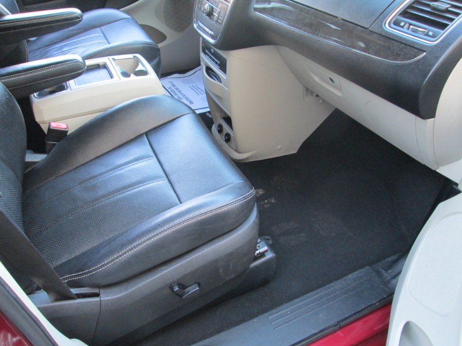 2015 Chrysler Town & Country 4dr Wgn Touring-L, available for sale in Levittown, Pennsylvania | Levittown Auto. Levittown, Pennsylvania 2015 Chrysler Town & Country 4dr Wgn Touring-L, available for sale in Levittown, Pennsylvania | Levittown Auto. Levittown, Pennsylvania