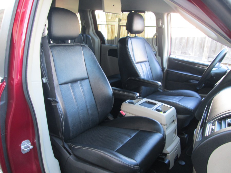 2015 Chrysler Town & Country 4dr Wgn Touring-L, available for sale in Levittown, Pennsylvania | Levittown Auto. Levittown, Pennsylvania 2015 Chrysler Town & Country 4dr Wgn Touring-L, available for sale in Levittown, Pennsylvania | Levittown Auto. Levittown, Pennsylvania