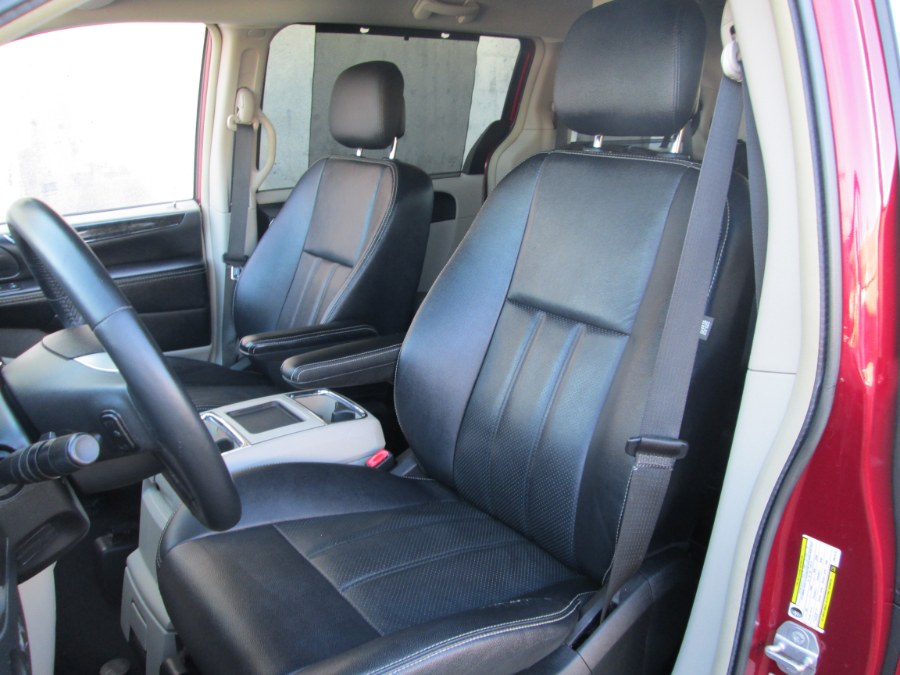 2015 Chrysler Town & Country 4dr Wgn Touring-L, available for sale in Levittown, Pennsylvania | Levittown Auto. Levittown, Pennsylvania 2015 Chrysler Town & Country 4dr Wgn Touring-L, available for sale in Levittown, Pennsylvania | Levittown Auto. Levittown, Pennsylvania