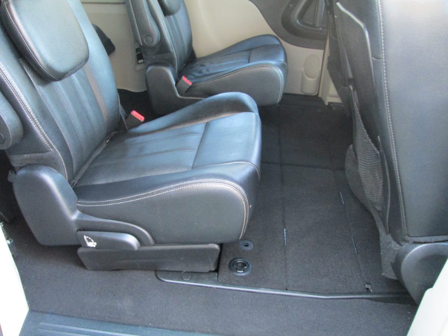 2015 Chrysler Town & Country 4dr Wgn Touring-L, available for sale in Levittown, Pennsylvania | Levittown Auto. Levittown, Pennsylvania 2015 Chrysler Town & Country 4dr Wgn Touring-L, available for sale in Levittown, Pennsylvania | Levittown Auto. Levittown, Pennsylvania