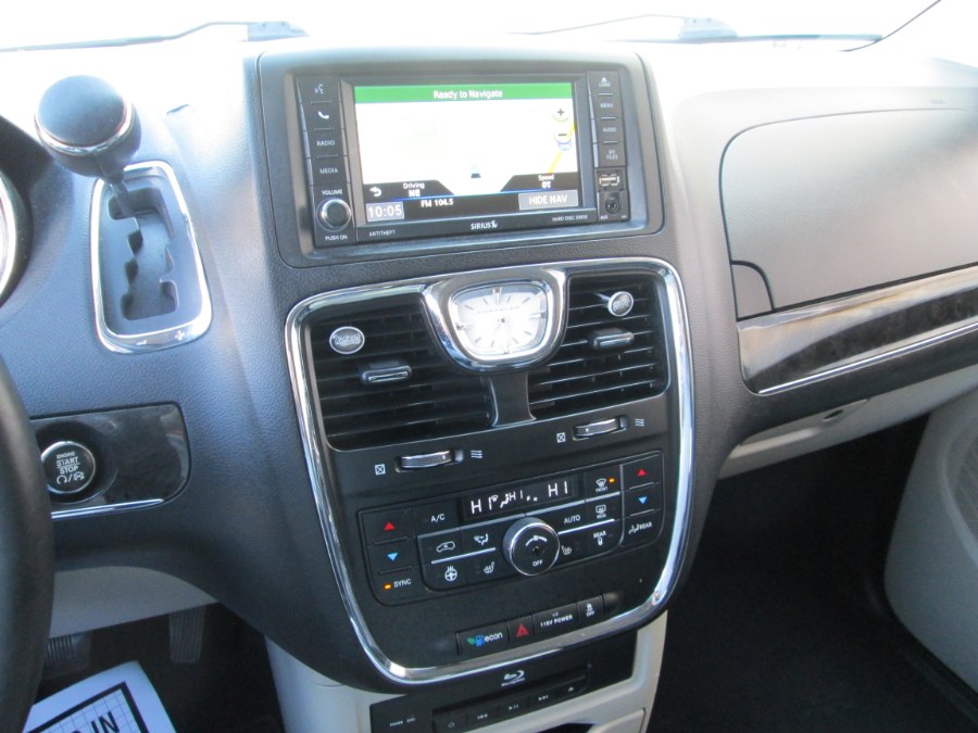 2015 Chrysler Town & Country 4dr Wgn Touring-L, available for sale in Levittown, Pennsylvania | Levittown Auto. Levittown, Pennsylvania 2015 Chrysler Town & Country 4dr Wgn Touring-L, available for sale in Levittown, Pennsylvania | Levittown Auto. Levittown, Pennsylvania