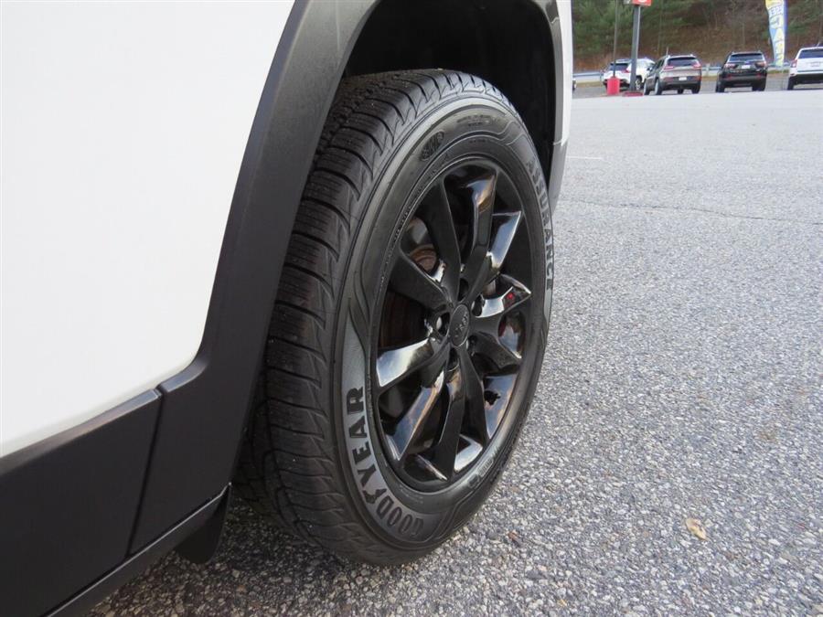Used Jeep Cherokee Limited 4x4 4dr SUV 2016 | Lake City Exports Inc. Auburn, Maine Used Jeep Cherokee Limited 4x4 4dr SUV 2016 | Lake City Exports Inc. Auburn, Maine