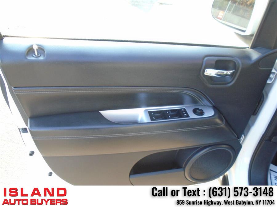 Used Jeep Compass Latitude 4x4 4dr SUV 2017 | Island Auto Buyers. West Babylon, New York Used Jeep Compass Latitude 4x4 4dr SUV 2017 | Island Auto Buyers. West Babylon, New York