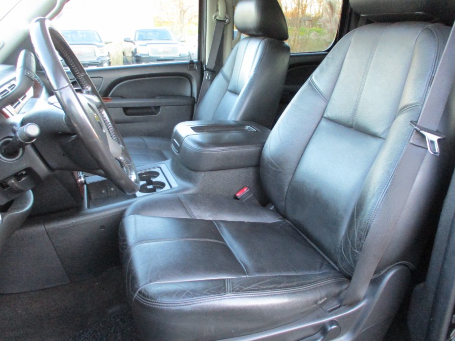 2013 Chevrolet Avalanche 4WD Crew Cab LT, available for sale in Suffield, Connecticut | Suffield Auto Sales. Suffield, Connecticut 2013 Chevrolet Avalanche 4WD Crew Cab LT, available for sale in Suffield, Connecticut | Suffield Auto Sales. Suffield, Connecticut