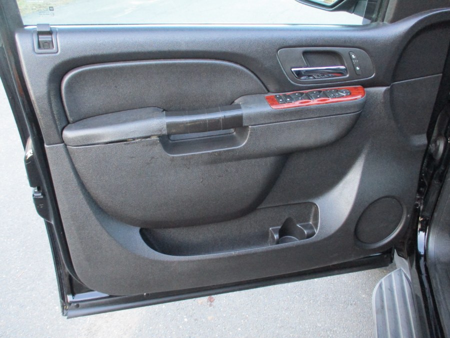 2013 Chevrolet Avalanche 4WD Crew Cab LT, available for sale in Suffield, Connecticut | Suffield Auto Sales. Suffield, Connecticut 2013 Chevrolet Avalanche 4WD Crew Cab LT, available for sale in Suffield, Connecticut | Suffield Auto Sales. Suffield, Connecticut