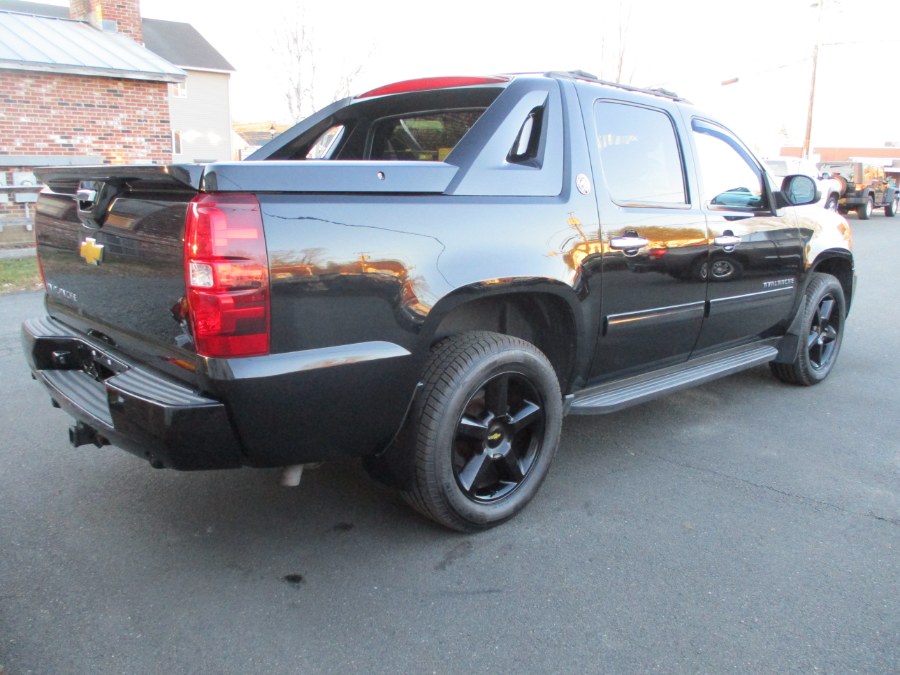 2013 Chevrolet Avalanche 4WD Crew Cab LT, available for sale in Suffield, Connecticut | Suffield Auto Sales. Suffield, Connecticut 2013 Chevrolet Avalanche 4WD Crew Cab LT, available for sale in Suffield, Connecticut | Suffield Auto Sales. Suffield, Connecticut