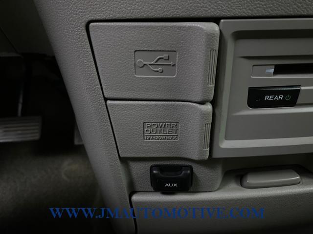 2016 Honda Odyssey 5dr SE, available for sale in Naugatuck, Connecticut | J&M Automotive Sls&Svc LLC. Naugatuck, Connecticut 2016 Honda Odyssey 5dr SE, available for sale in Naugatuck, Connecticut | J&M Automotive Sls&Svc LLC. Naugatuck, Connecticut