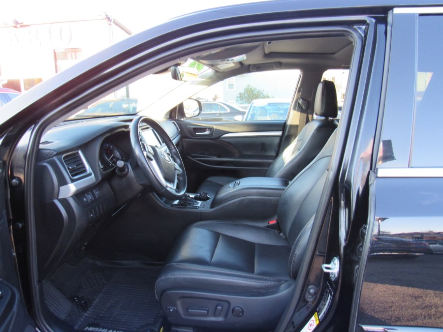 Used Toyota Highlander XLE 2019 | Hilario's Auto Sales Inc.. Worcester, Massachusetts Used Toyota Highlander XLE 2019 | Hilario's Auto Sales Inc.. Worcester, Massachusetts