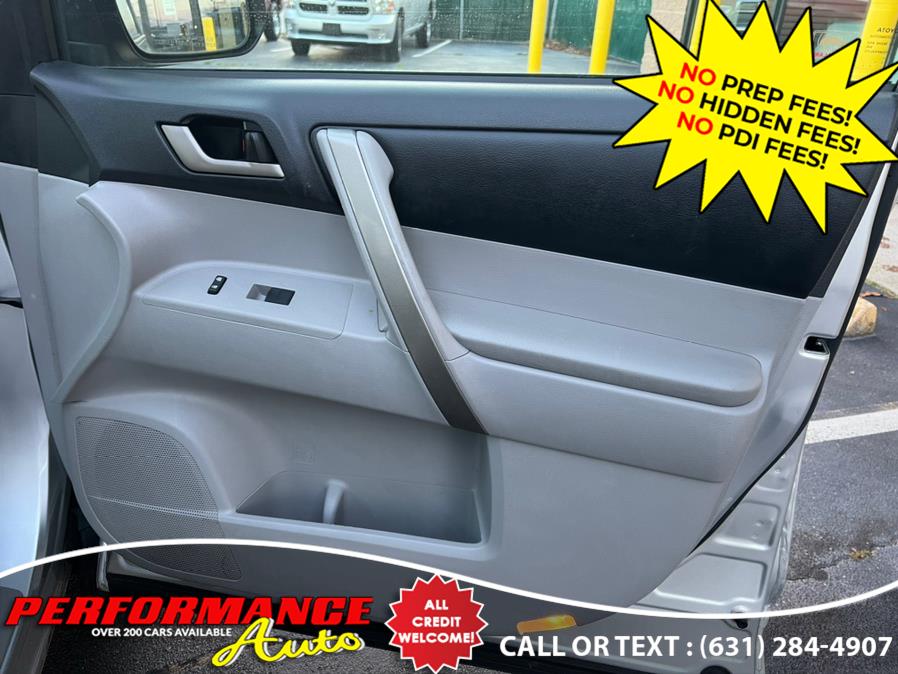 2011 Toyota Highlander 4WD 4dr V6 SE (Natl), available for sale in Bohemia, New York | Performance Auto Inc. Bohemia, New York 2011 Toyota Highlander 4WD 4dr V6 SE (Natl), available for sale in Bohemia, New York | Performance Auto Inc. Bohemia, New York