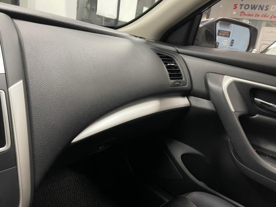 2017 Nissan Altima 2017.5 2.5 SV Sedan, available for sale in Inwood, New York | 5 Towns Drive. Inwood, New York 2017 Nissan Altima 2017.5 2.5 SV Sedan, available for sale in Inwood, New York | 5 Towns Drive. Inwood, New York