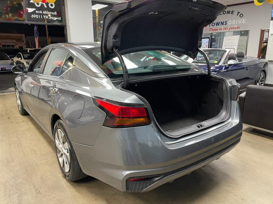 2021 Nissan Altima 2.5 S Sedan, available for sale in Inwood, New York | 5 Towns Drive. Inwood, New York 2021 Nissan Altima 2.5 S Sedan, available for sale in Inwood, New York | 5 Towns Drive. Inwood, New York