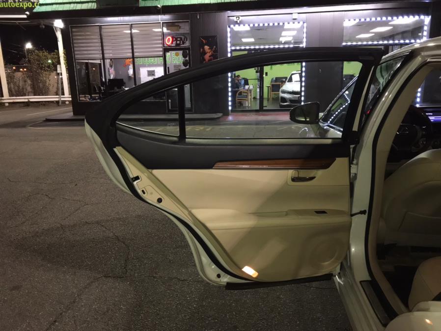 Used Lexus ES 300h 4dr Sdn Hybrid 2013 | European Auto Expo. Lodi, New Jersey Used Lexus ES 300h 4dr Sdn Hybrid 2013 | European Auto Expo. Lodi, New Jersey